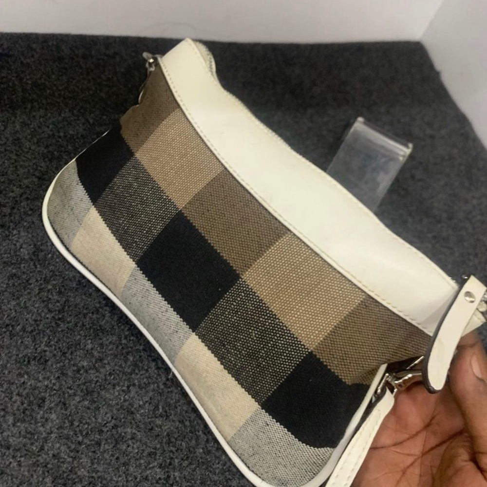 Pre owned Authentic Burberry canvas leather Peyton white crossbody shoulder bag - Picture 3 of 15